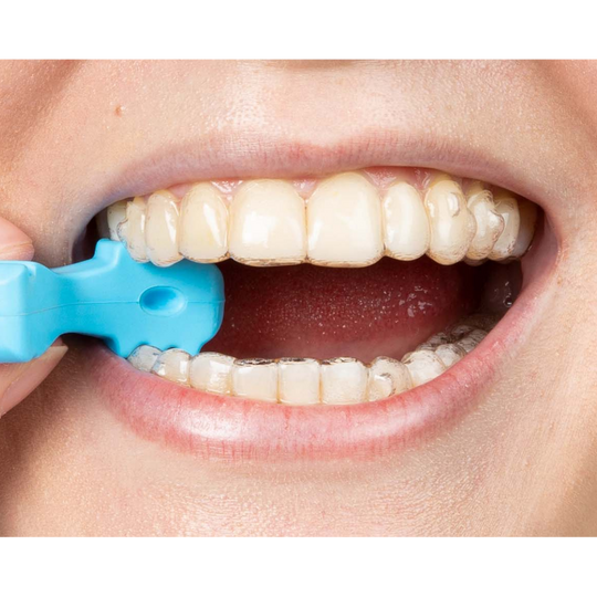 Blue Munchies® EPS engaged with pre-molar teeth