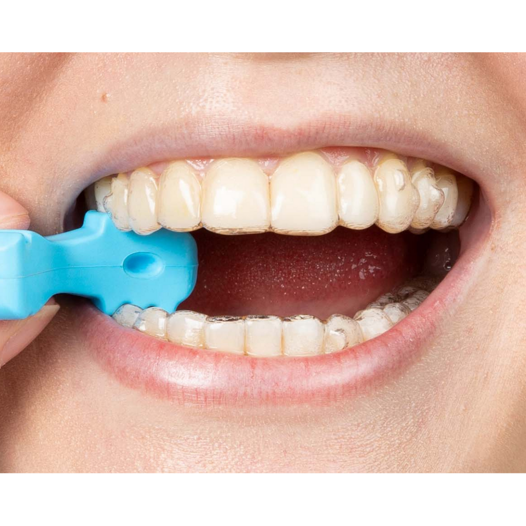 Blue Munchies® EPS engaged with pre-molar teeth