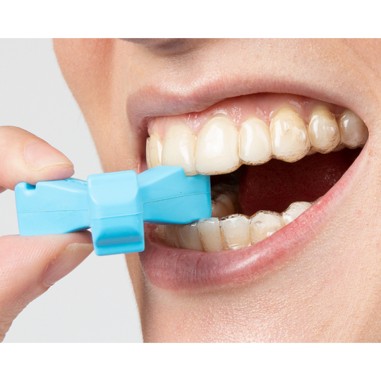 Close up of Blue Munchies® EPS engaged with top teeth